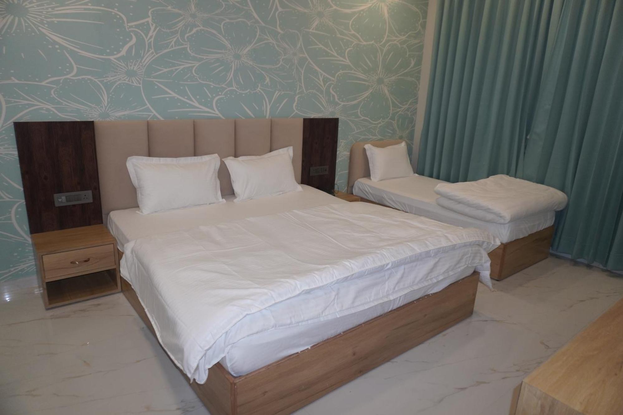 Hotel Heera Palace Khātu Dış mekan fotoğraf